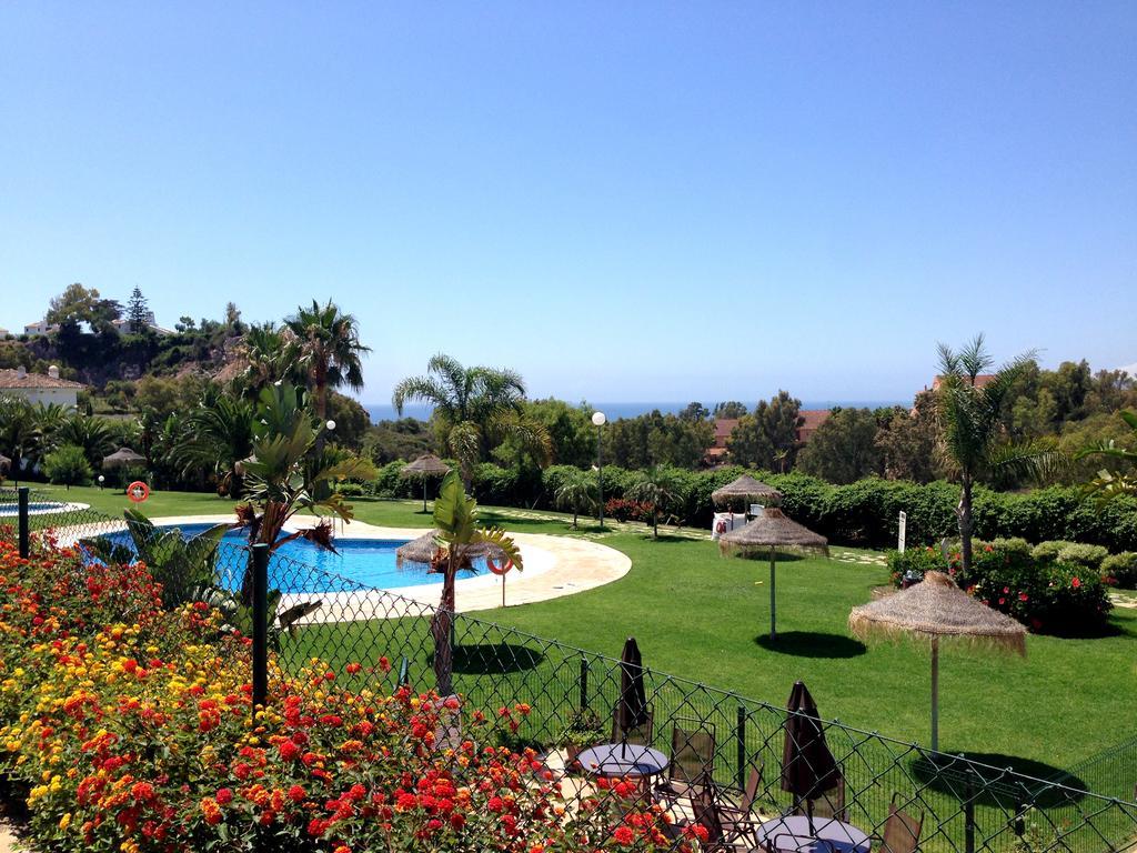 Bahia De Casares Apartment Estepona Exterior photo