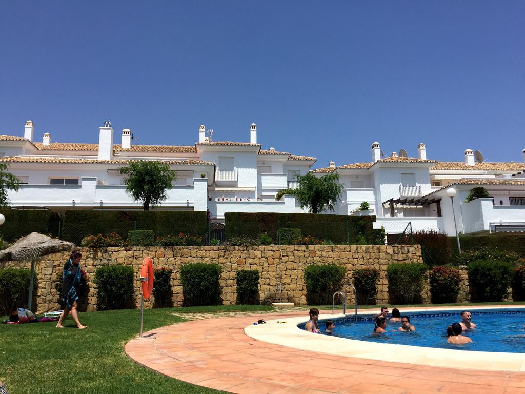 Bahia De Casares Apartment Estepona Exterior photo
